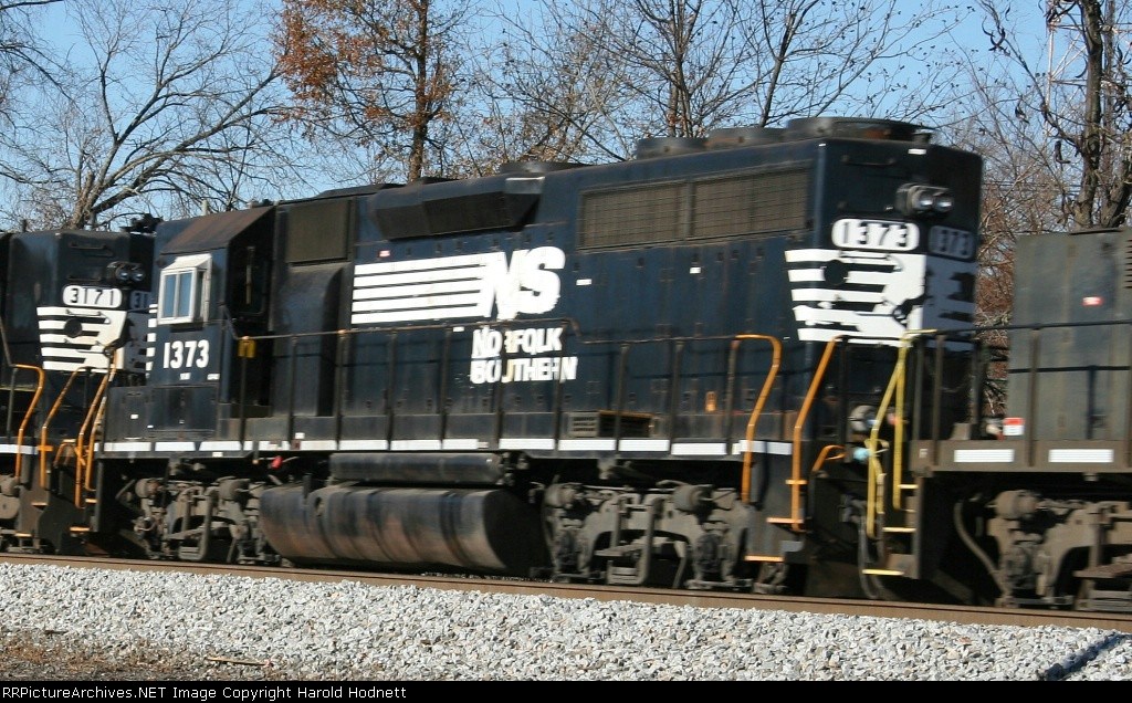 NS 1373 is in a northbound consist